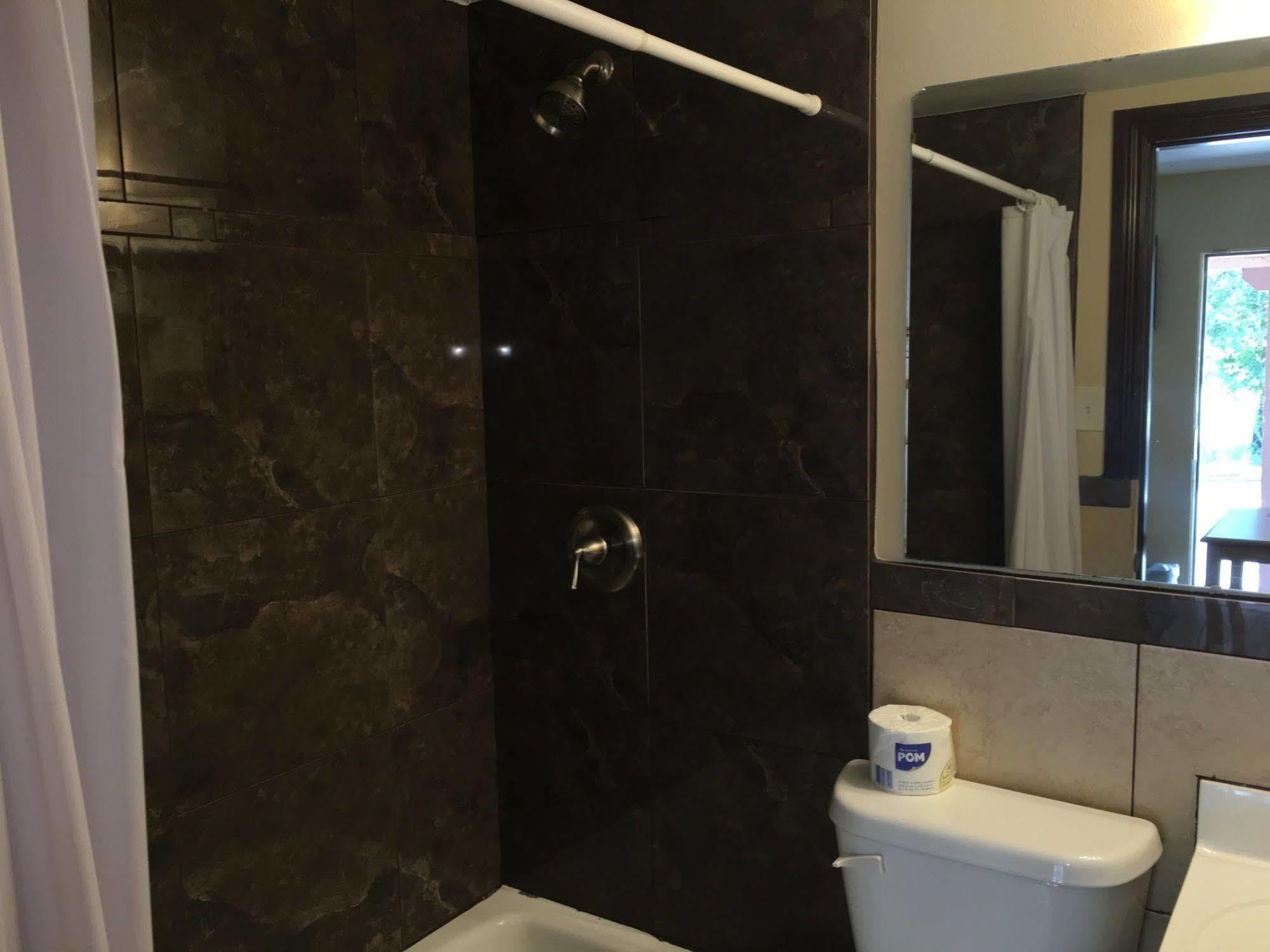 Roswell Inn Екстериор снимка