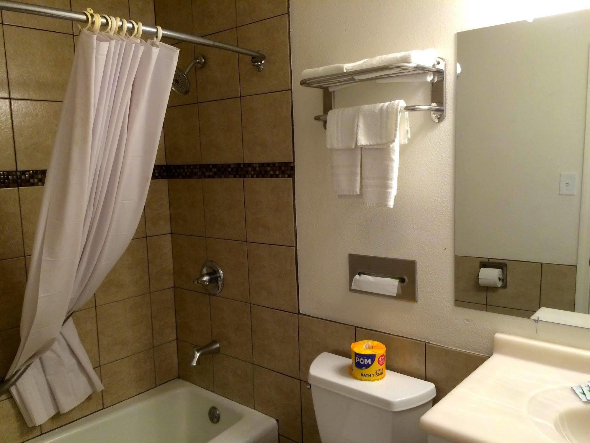 Roswell Inn Екстериор снимка