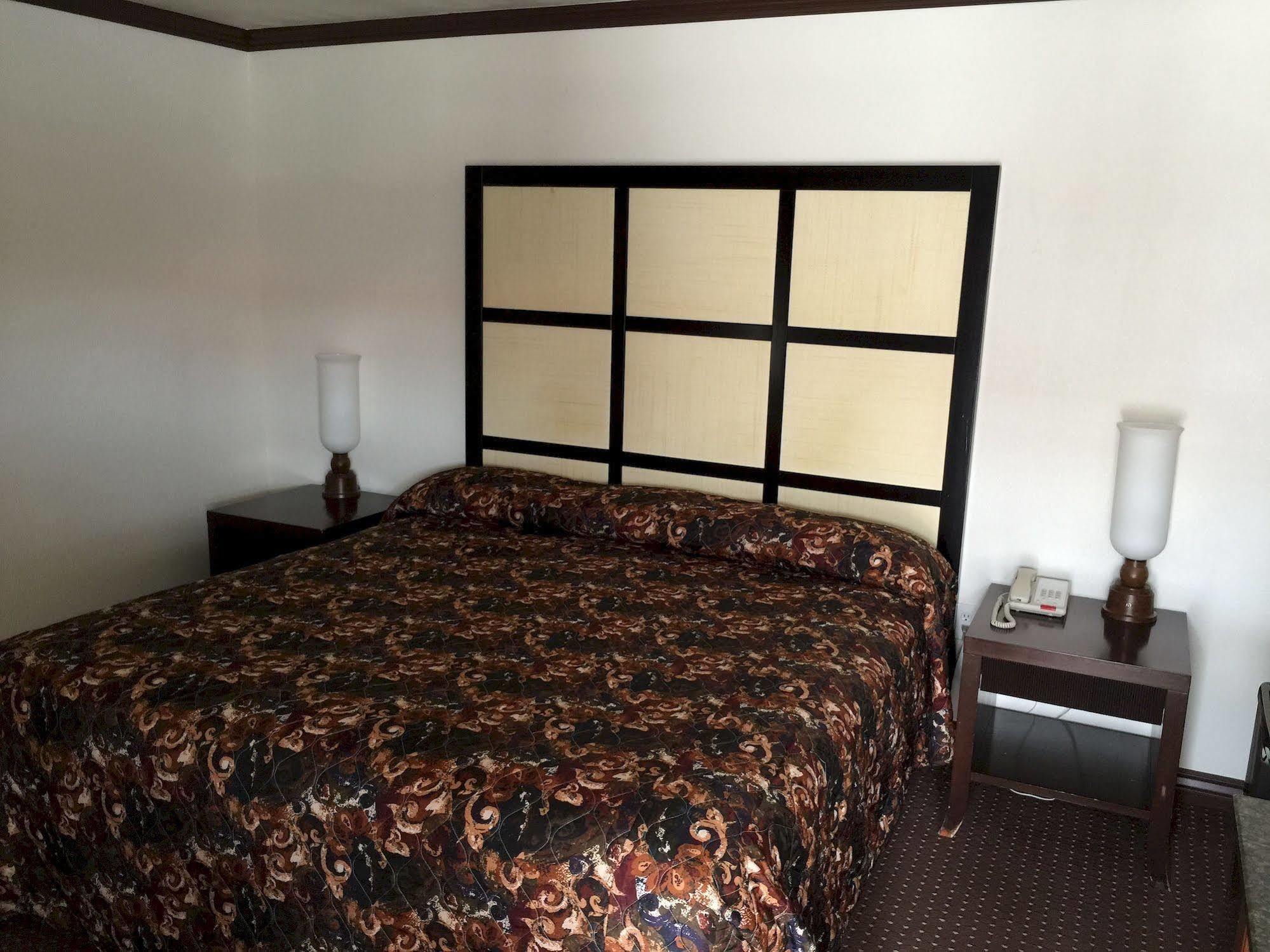 Roswell Inn Екстериор снимка