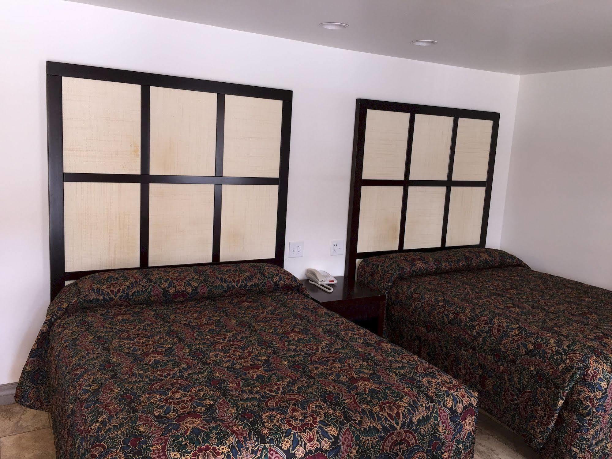 Roswell Inn Екстериор снимка