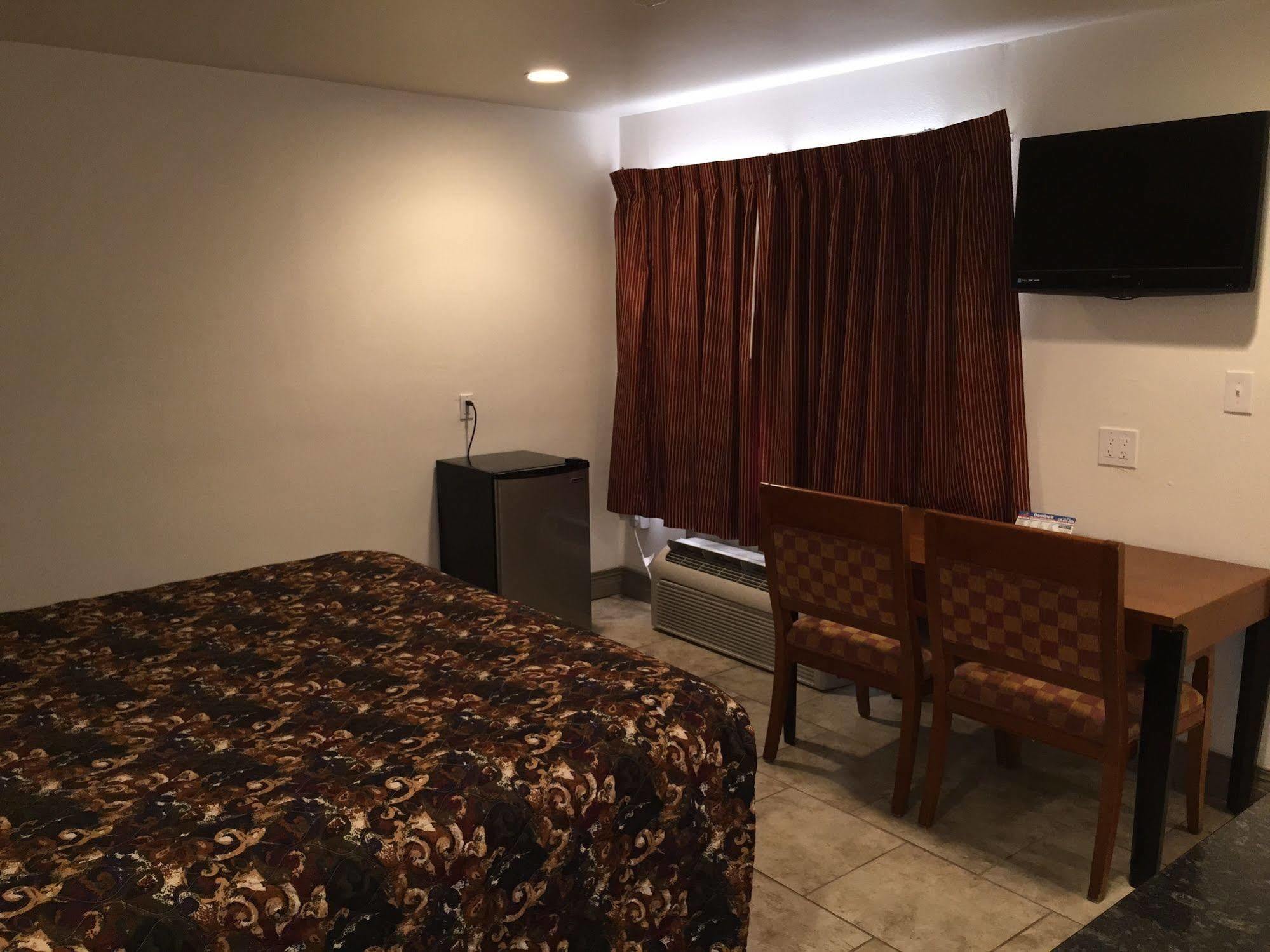 Roswell Inn Екстериор снимка