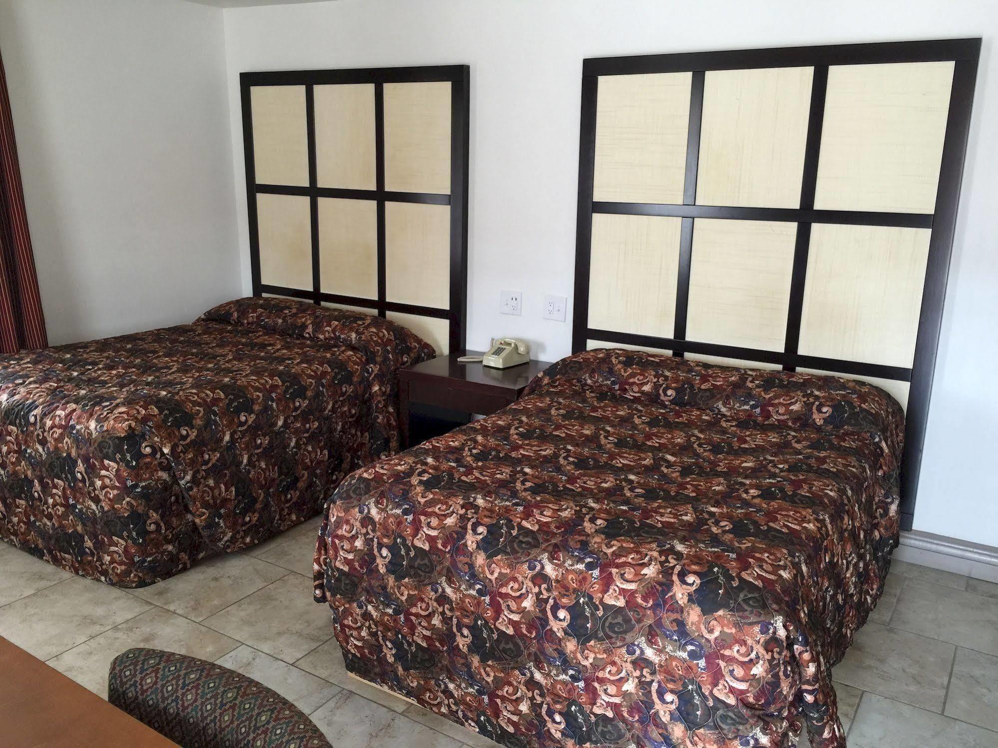 Roswell Inn Екстериор снимка
